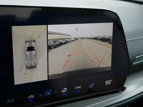 New 2026 Chevrolet Traverse LT w/ Driver Confidence Package image 27