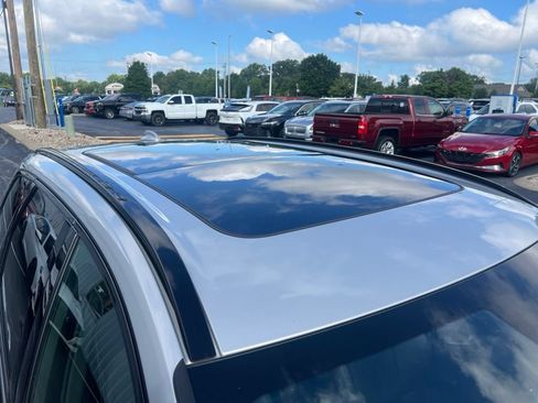 Used 2025 Volvo XC60 B5 Plus AWD/4WD image 18