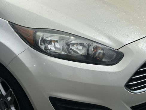 Used 2019 Ford Fiesta SE FWD image 9