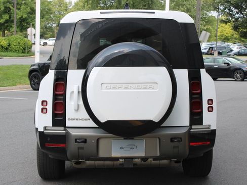 Used 2024 Land Rover Defender 130 X-Dynamic SE AWD/4WD image 4