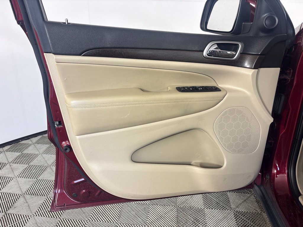 Used 2018 Jeep Grand Cherokee Laredo AWD/4WD image 11
