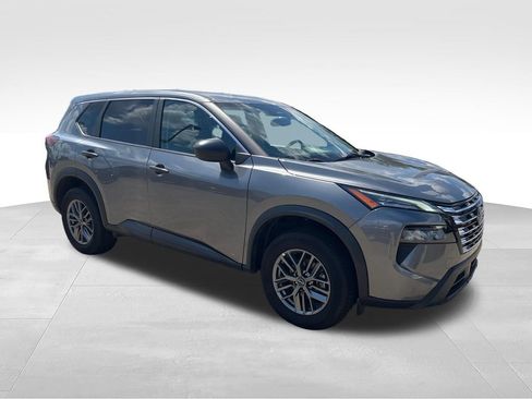 Used 2024 Nissan Rogue S AWD/4WD image 7