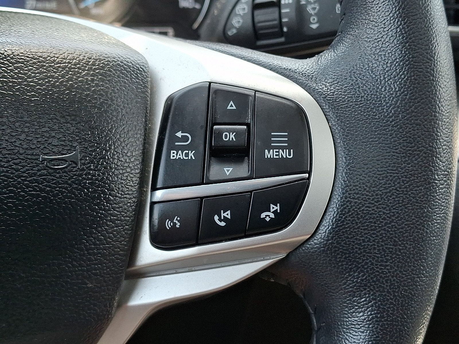 Used 2023 Ford Explorer XLT w/ Equipment Group 202A AWD/4WD image 24