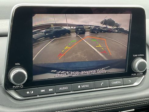 Used 2025 Nissan Rogue SV image 30