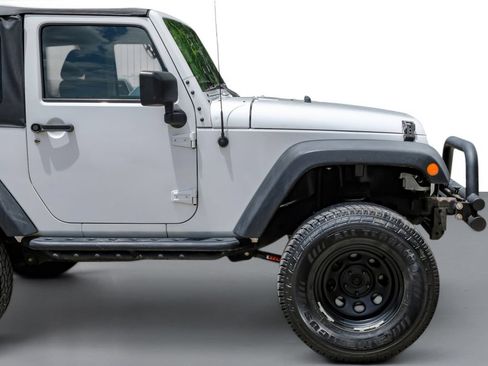 Used 2018 Jeep Wrangler Sport AWD/4WD image 7