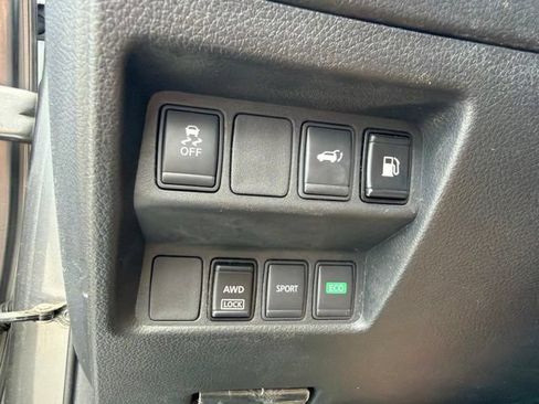 Used 2018 Nissan Rogue SV AWD/4WD image 23