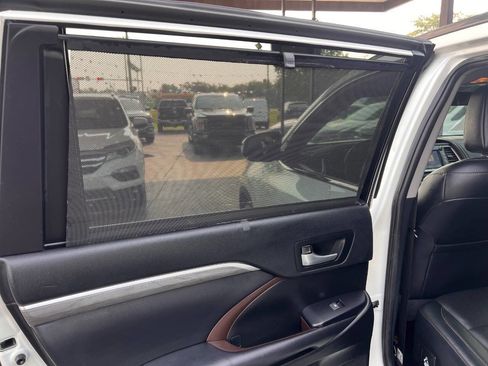 Used 2019 Toyota Highlander Limited image 27