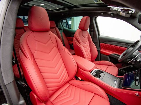 New 2026 Maserati Grecale Modena image 11