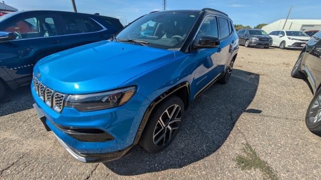 Used 2025 Jeep Compass Limited w/ Elite Group AWD/4WD image 3