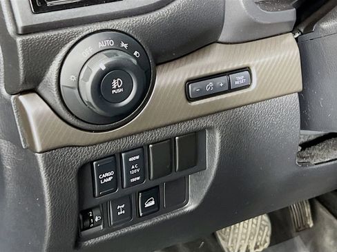 Used 2021 Nissan Titan PRO-4X w/ Pro-4x Convenience Package AWD/4WD image 10