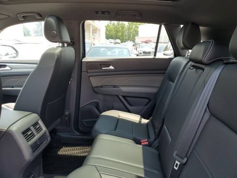 Certified 2023 Volkswagen Atlas Cross Sport SE w/ Panoramic Sunroof Package FWD image 16