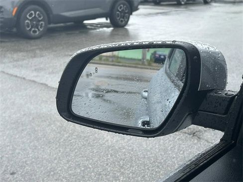 Used 2023 Hyundai Venue SEL image 32