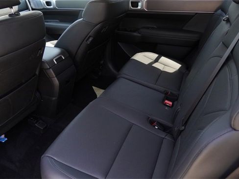 Used 2025 Hyundai Santa Fe SEL image 12