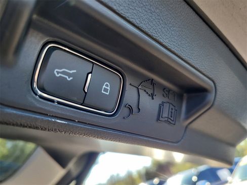 Used 2025 Ford Explorer Platinum w/ Ultimate Package image 8