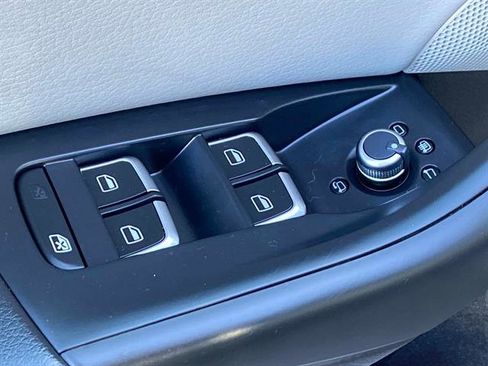 Used 2018 Audi Q3 2.0T Premium Plus w/ Premium Plus Package image 27