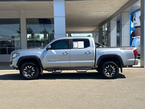 Used 2019 Toyota Tacoma TRD Off-Road w/ Technology Package AWD/4WD image 6