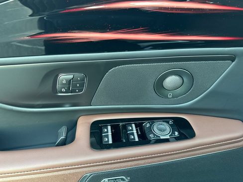 New 2026 Lincoln Nautilus Reserve w/ Jet Appearance Package AWD/4WD image 8