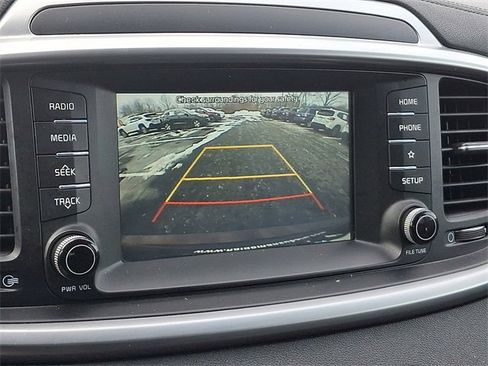 Used 2019 Kia Sorento LX image 18