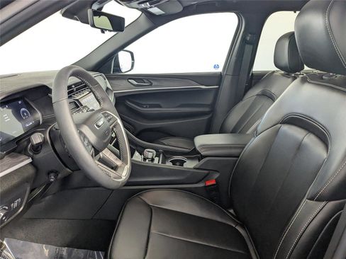 Used 2025 Jeep Grand Cherokee L Limited w/ Luxury Tech Group II image 10