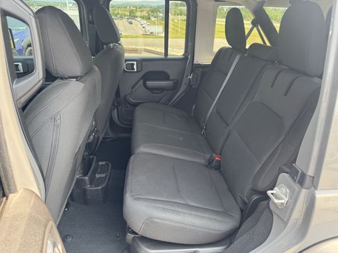 Used 2023 Jeep Wrangler Unlimited w/ Sun & Screen Package AWD/4WD image 19