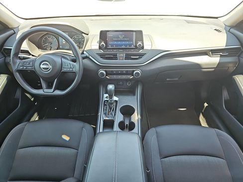 Used 2024 Nissan Altima 2.5 S FWD image 9
