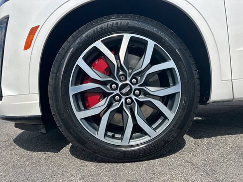 Certified 2024 Cadillac XT6 Sport w/ LPO, Floor Liner Package AWD/4WD image 11