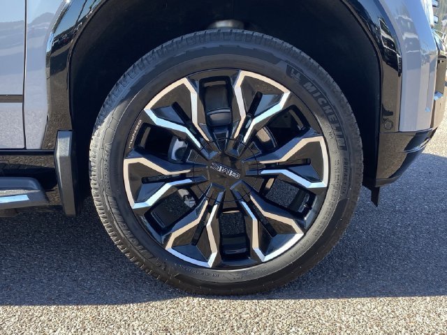 Used 2025 GMC Sierra EV Denali AWD/4WD image 12