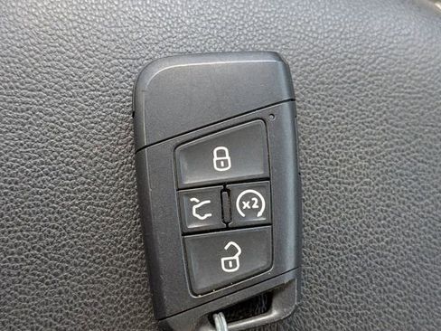 Used 2023 Volkswagen Taos SE w/ Panoramic Sunroof Package image 30