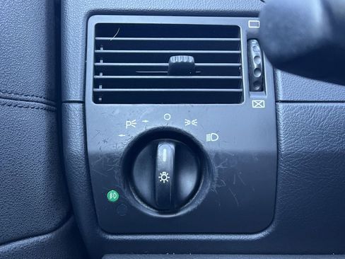 Used 2005 Chrysler Crossfire Limited image 12