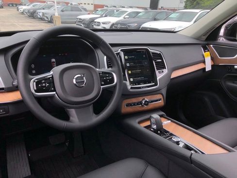 New 2025 Volvo XC90 T8 Plus w/ Protection Package Premier image 15