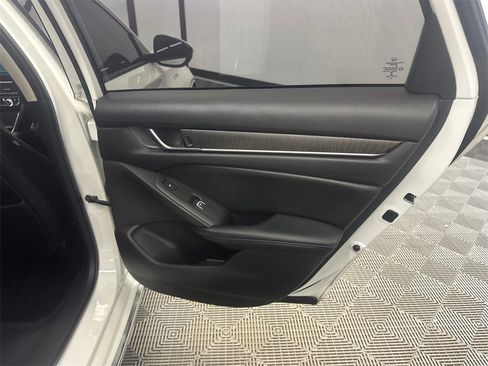 Used 2019 Honda Accord Touring image 18