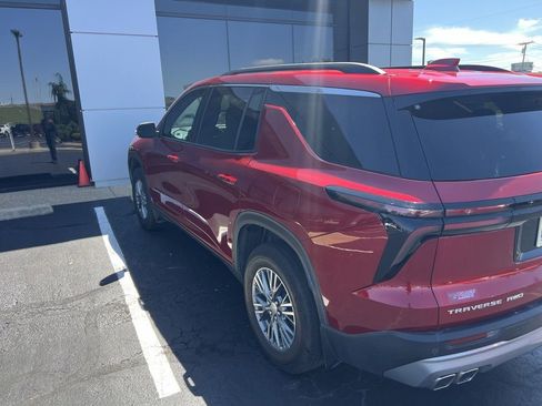 Used 2025 Chevrolet Traverse LT w/ Driver Confidence Package AWD/4WD image 5