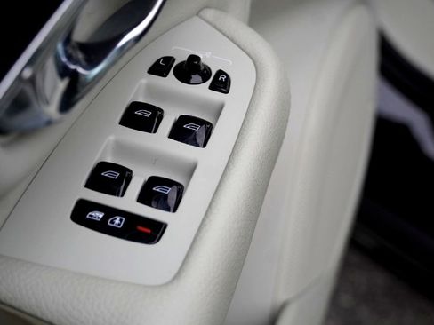 Used 2020 Volvo XC90 T5 Momentum w/ Protection Package Premier image 21