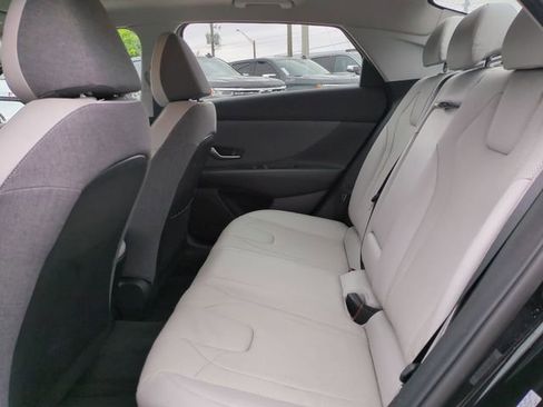 Used 2023 Hyundai Elantra Limited image 15