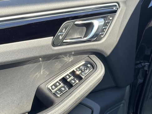 Used 2024 Porsche Macan image 18