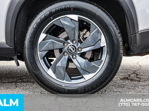 Used 2024 Nissan Rogue SV image 18