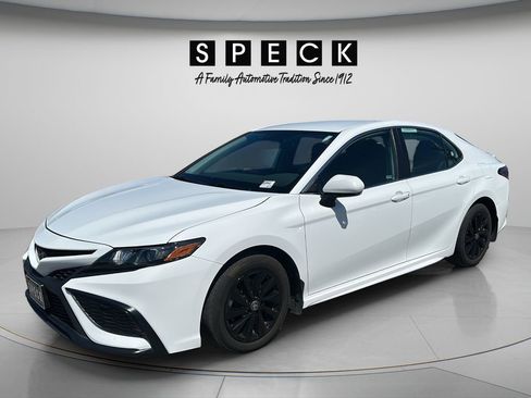 Used 2024 Toyota Camry SE FWD image 1