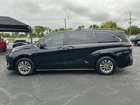 Used 2024 Toyota Sienna XLE image 5