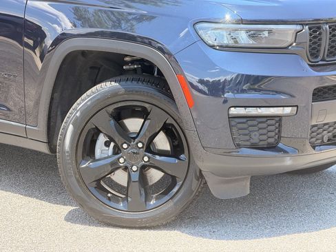 Used 2024 Jeep Grand Cherokee L Limited w/ Luxury Tech Group II AWD/4WD image 3