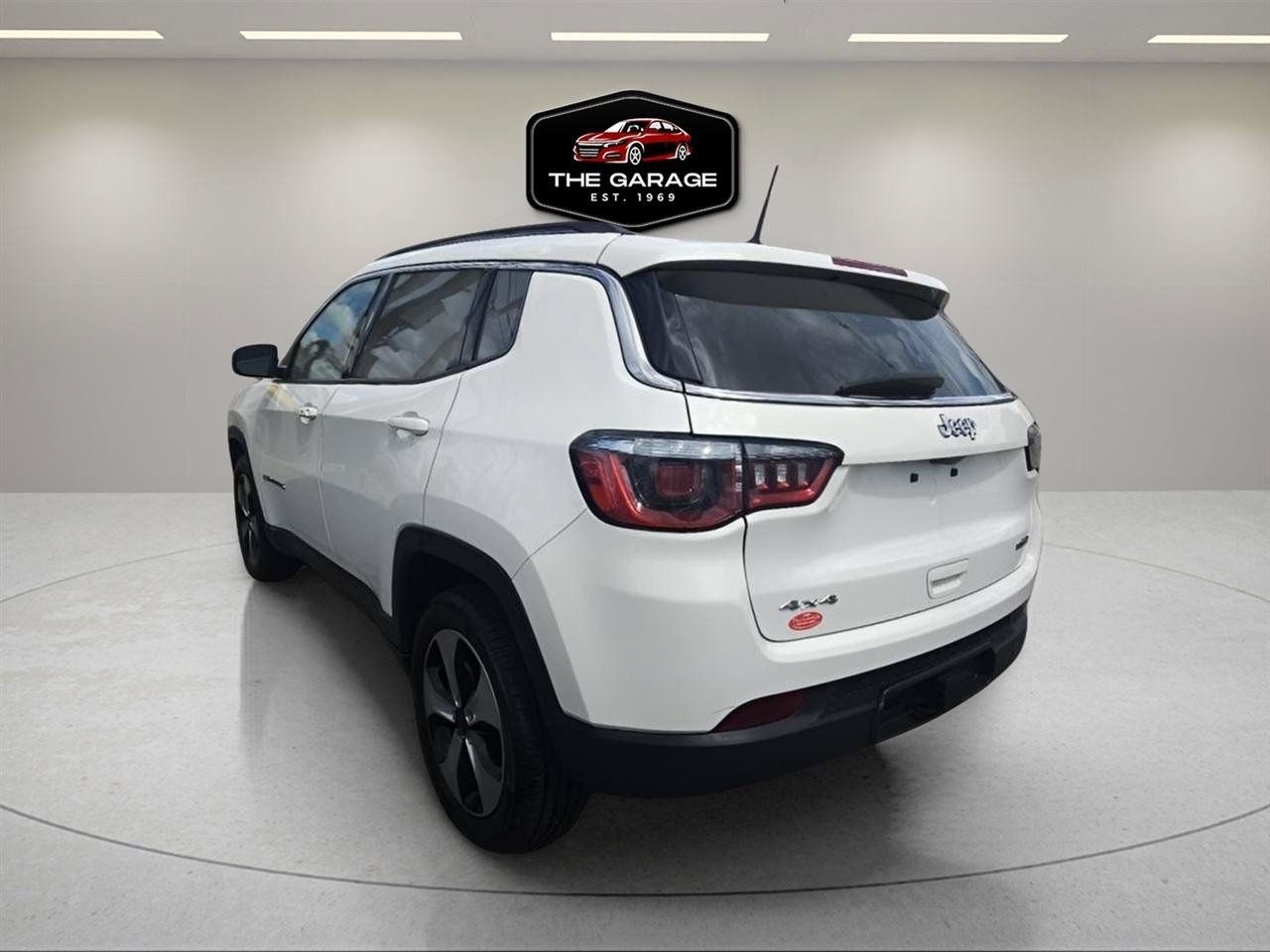 Used 2018 Jeep Compass Latitude w/ Popular Equipment Group AWD/4WD image 4