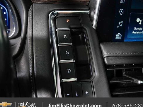 Certified 2023 Chevrolet Tahoe Z71 w/ Luxury Package AWD/4WD image 17