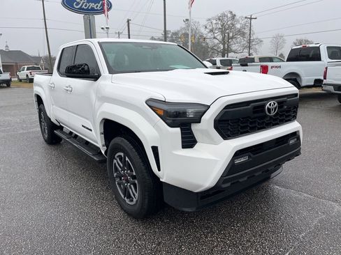 Used 2024 Toyota Tacoma TRD Sport image 3