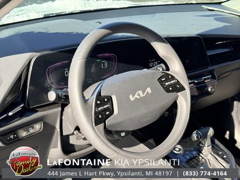 Certified 2024 Kia Niro EX image 12