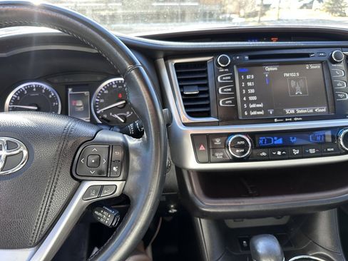 Used 2017 Toyota Highlander XLE image 15