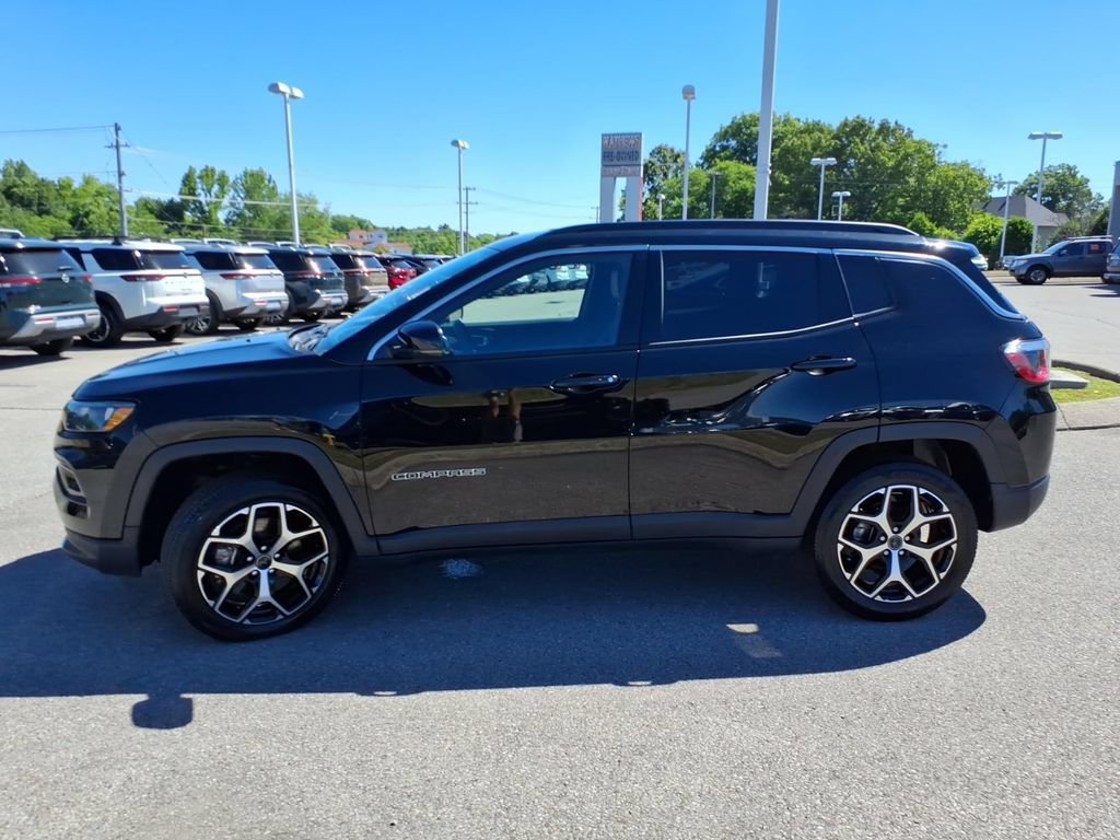 Used 2025 Jeep Compass Limited AWD/4WD image 17