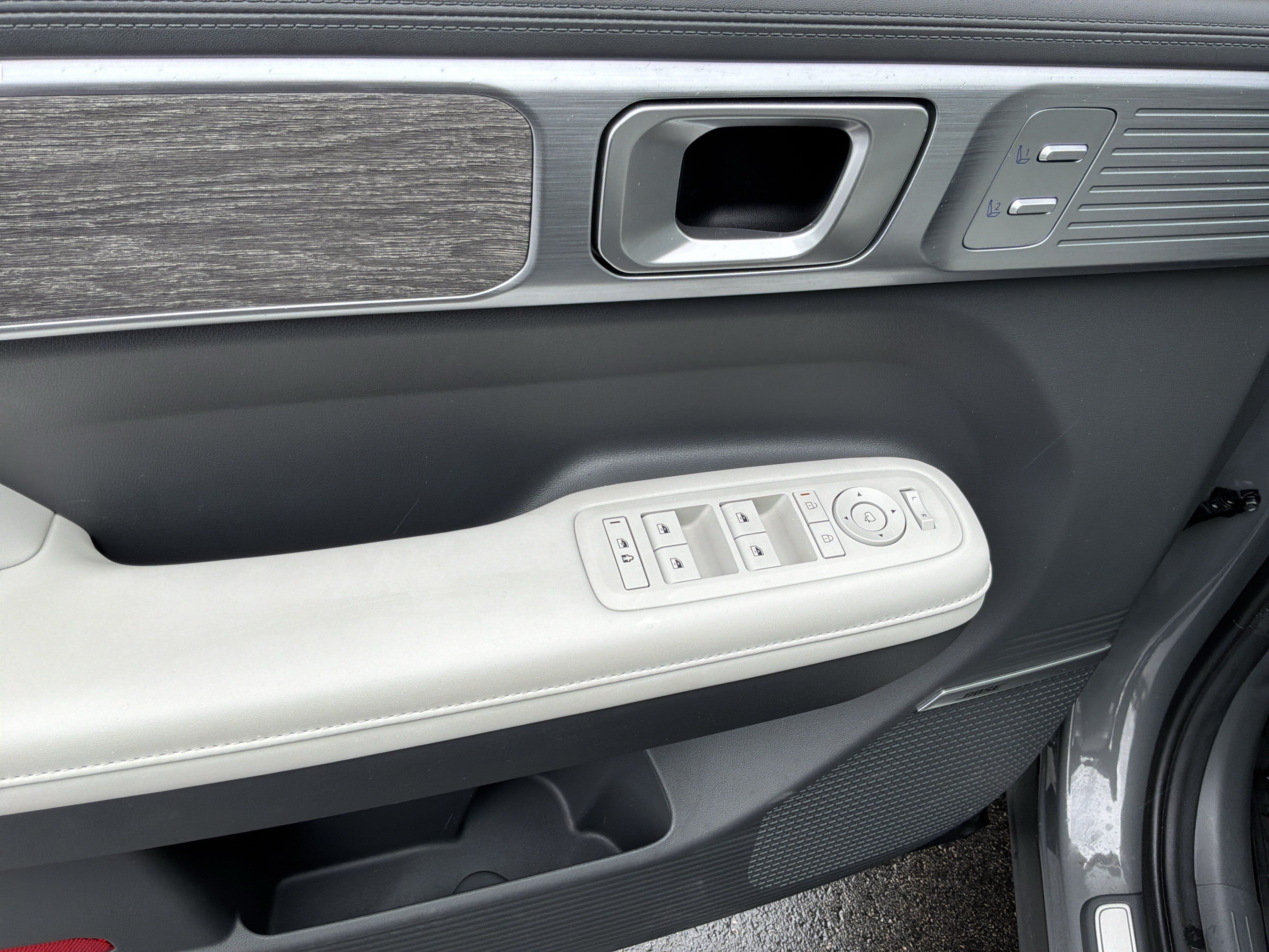 Used 2025 Hyundai Santa Fe Calligraphy FWD image 15