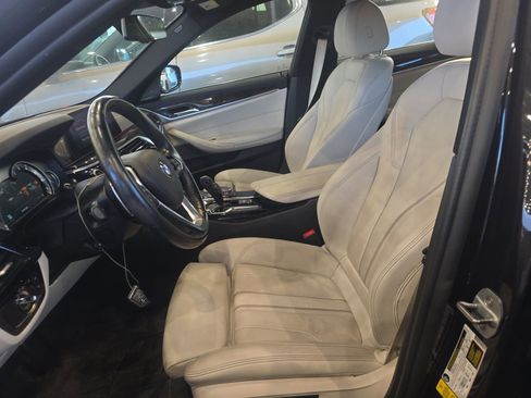 Used 2019 BMW 540i w/ Premium Package image 7