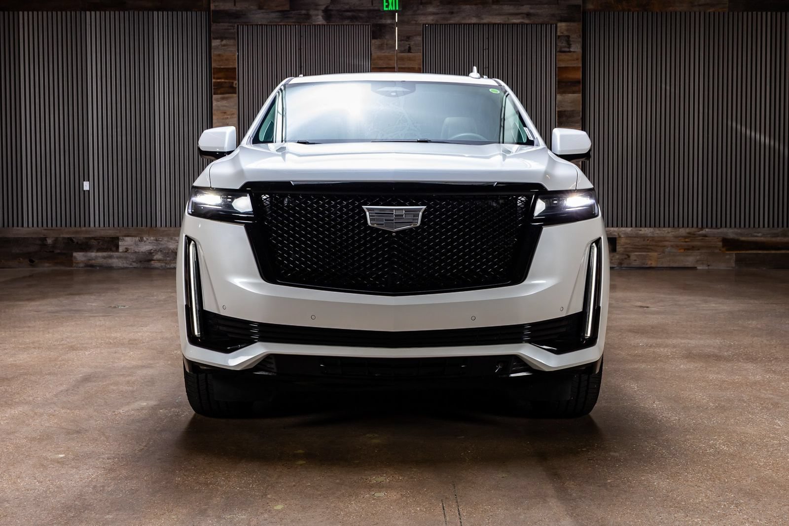 Used 2022 Cadillac Escalade Sport Platinum AWD/4WD image 3
