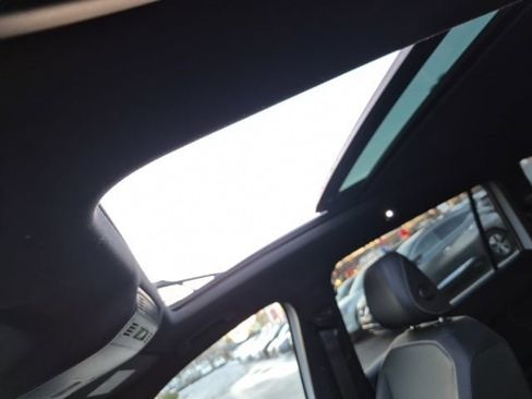 Used 2023 Volkswagen Tiguan SE R-Line image 21