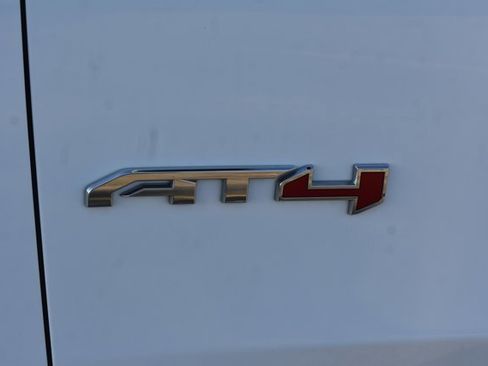 Used 2024 GMC Yukon AT4 image 12